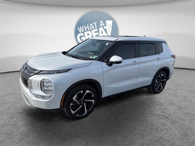 2023 Mitsubishi Outlander SE TECH PACKAGE