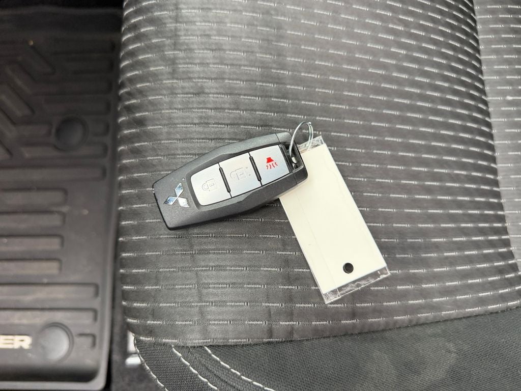 2025 Mitsubishi Outlander ES