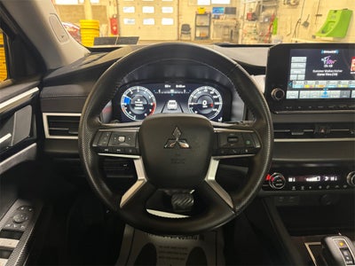 2023 Mitsubishi Outlander SE