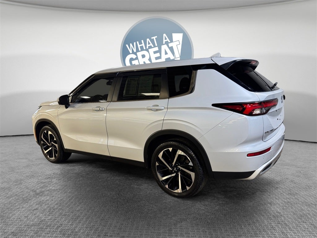 2023 Mitsubishi Outlander SE