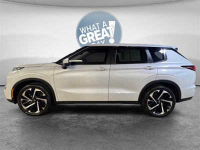 2023 Mitsubishi Outlander SE