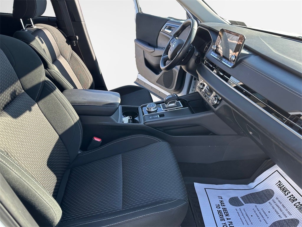 2024 Mitsubishi Outlander ES