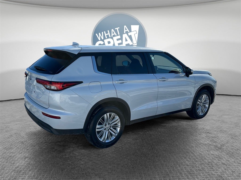 2024 Mitsubishi Outlander ES