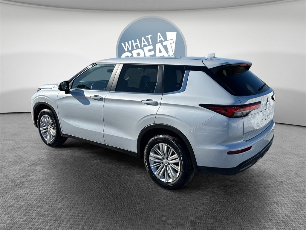 2024 Mitsubishi Outlander ES
