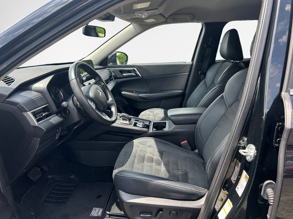2023 Mitsubishi Outlander SE