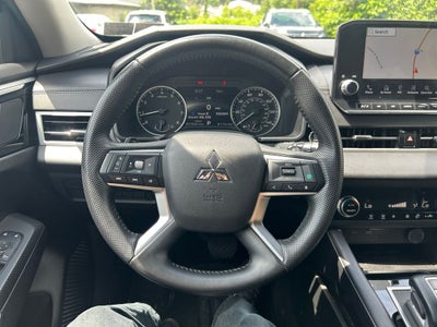2023 Mitsubishi Outlander SE