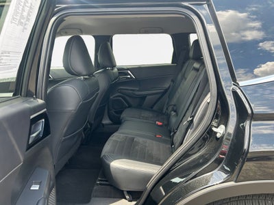 2023 Mitsubishi Outlander SE