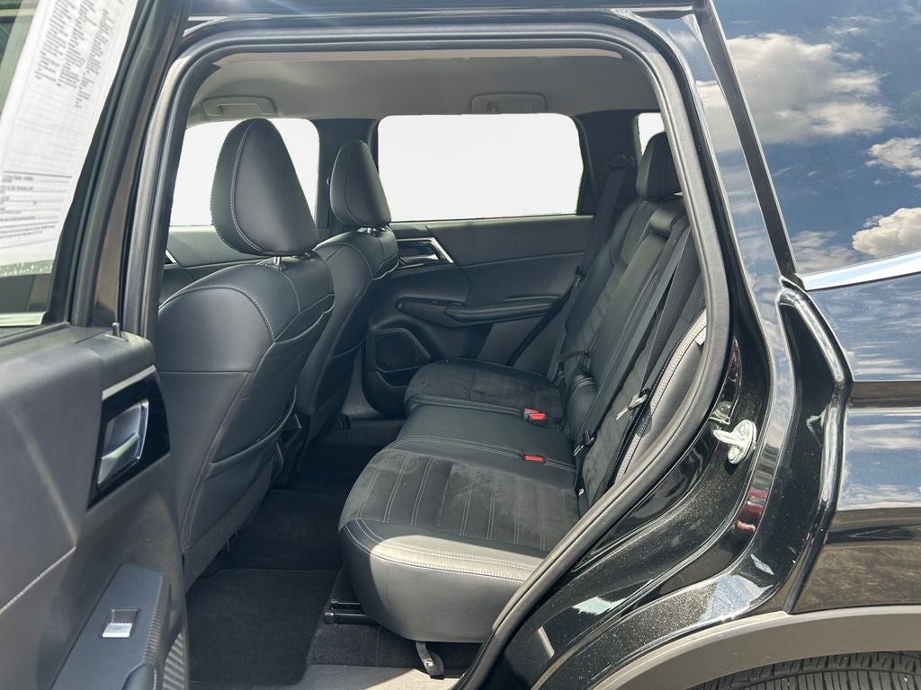 2023 Mitsubishi Outlander SE