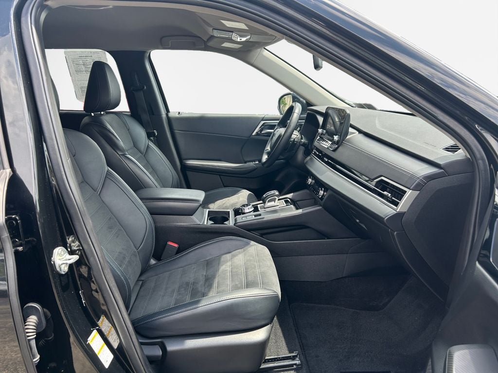 2023 Mitsubishi Outlander SE