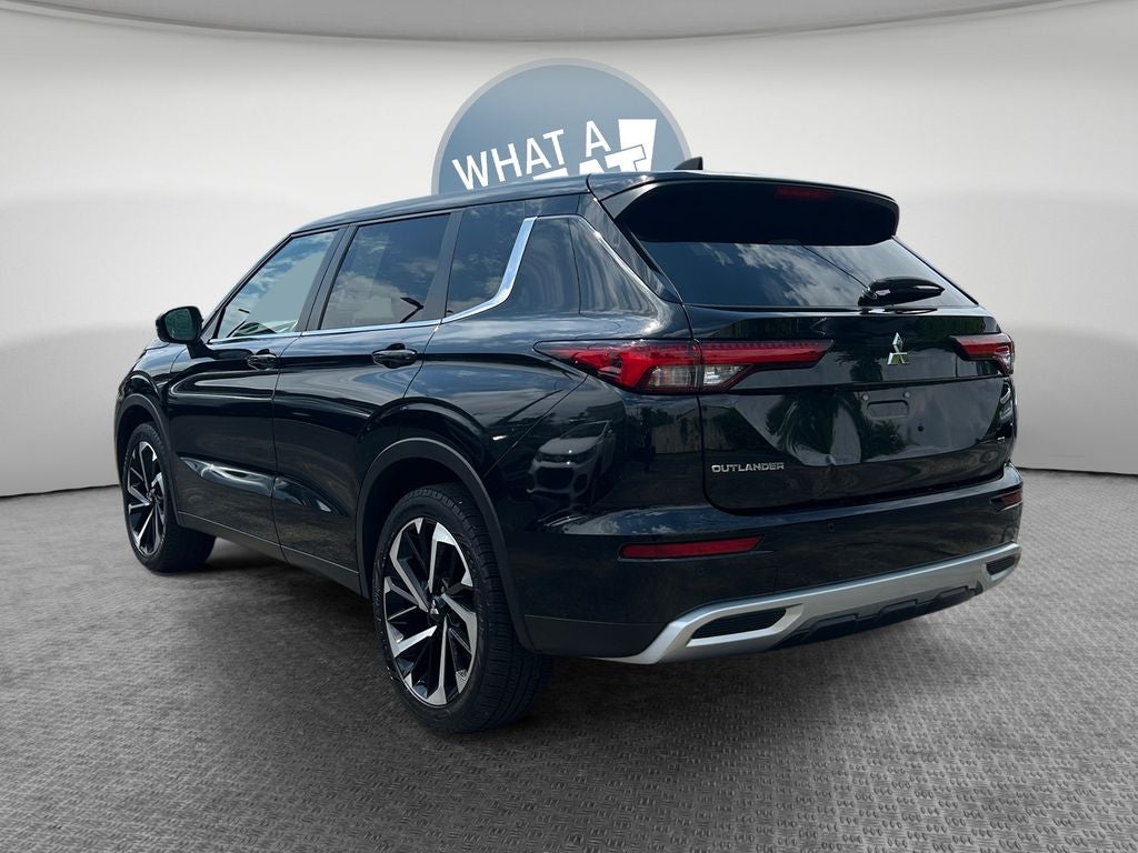 2023 Mitsubishi Outlander SE