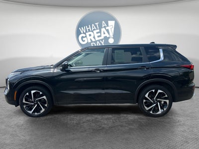 2023 Mitsubishi Outlander SE