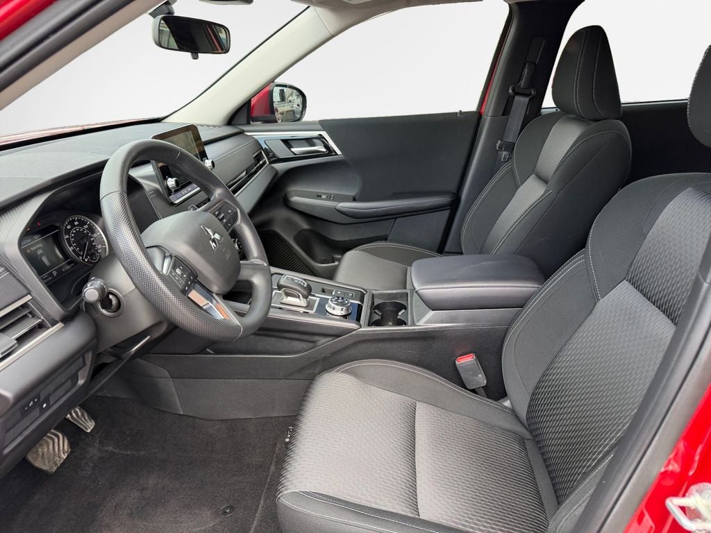 2024 Mitsubishi Outlander ES