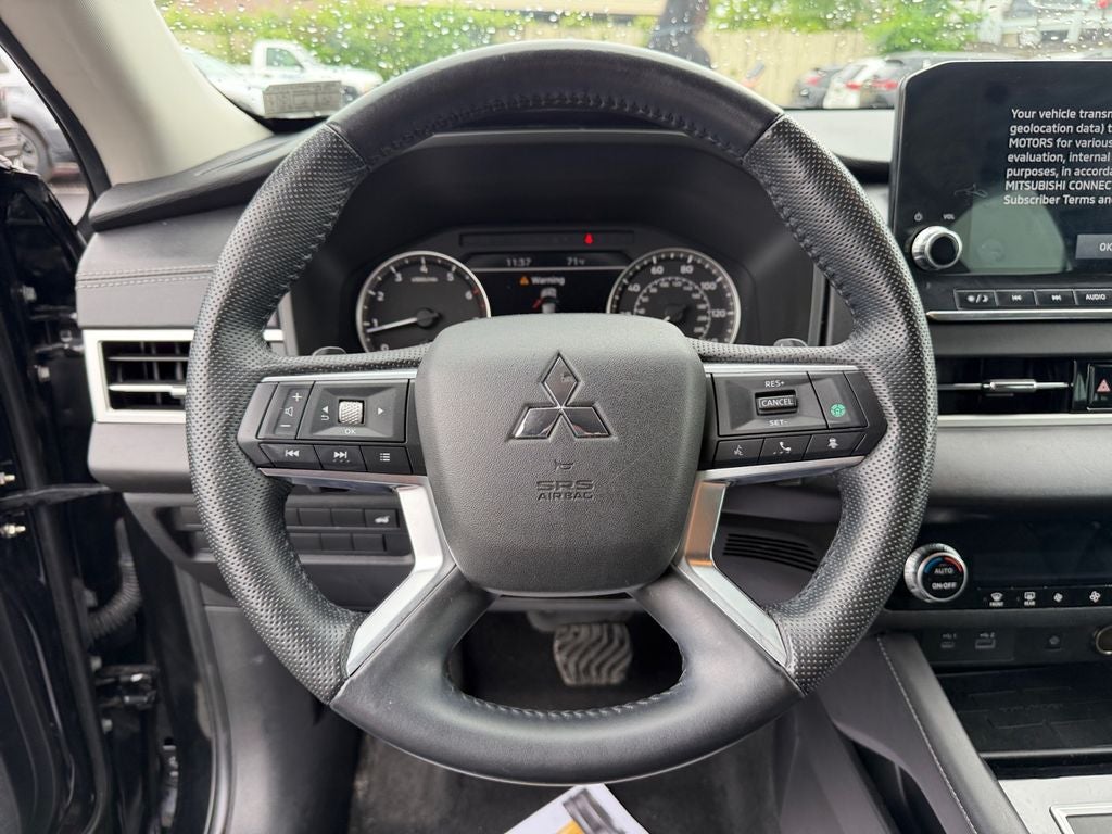2023 Mitsubishi Outlander SE