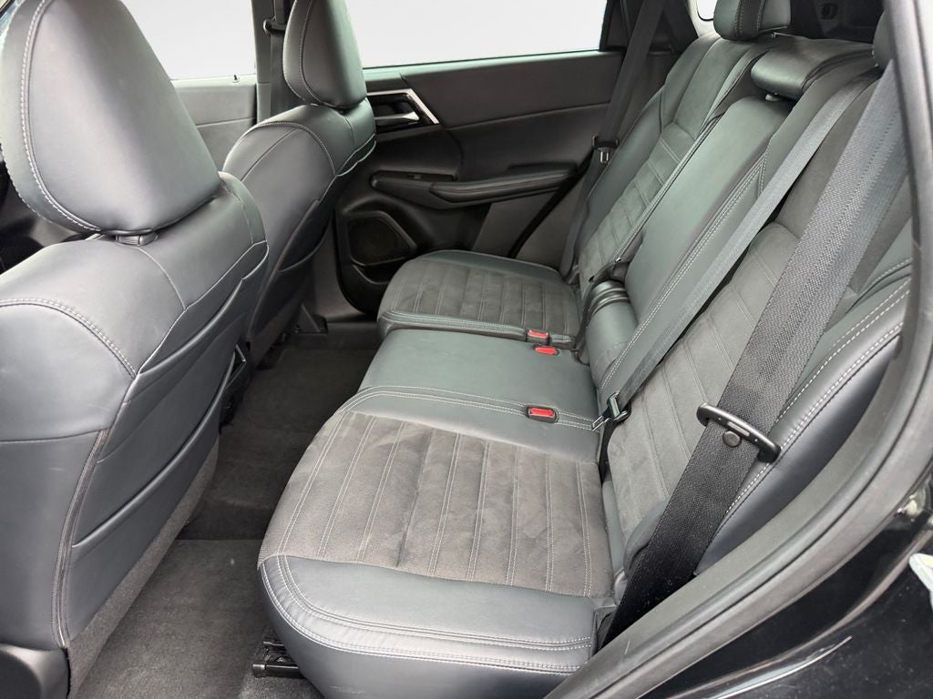 2023 Mitsubishi Outlander SE