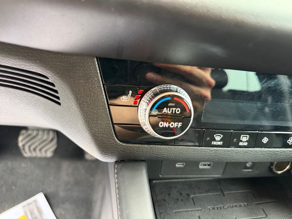 2023 Mitsubishi Outlander SE