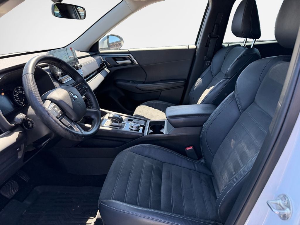 2023 Mitsubishi Outlander SE