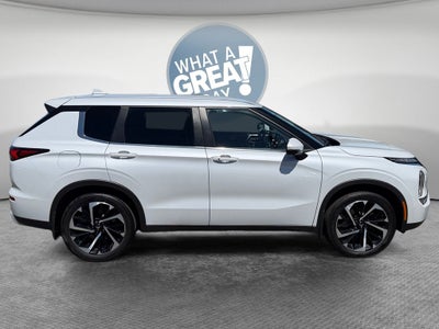 2023 Mitsubishi Outlander SE