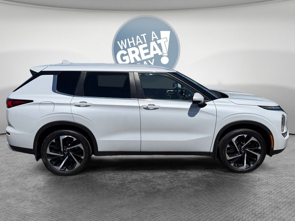 2023 Mitsubishi Outlander SE