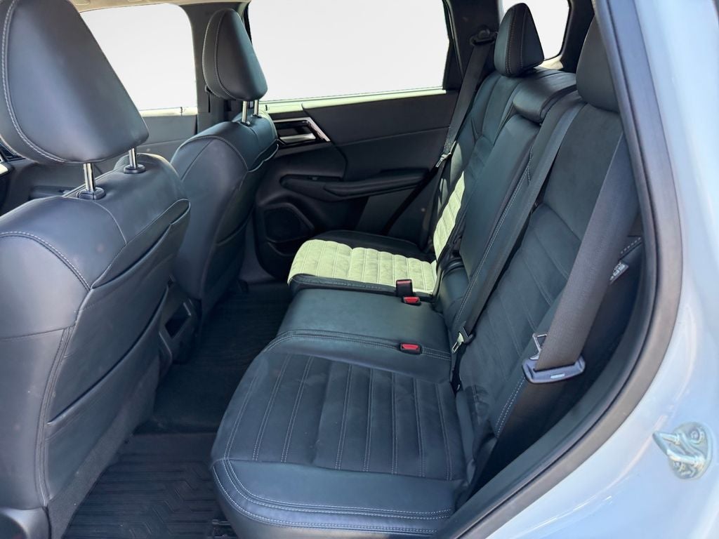 2023 Mitsubishi Outlander SE