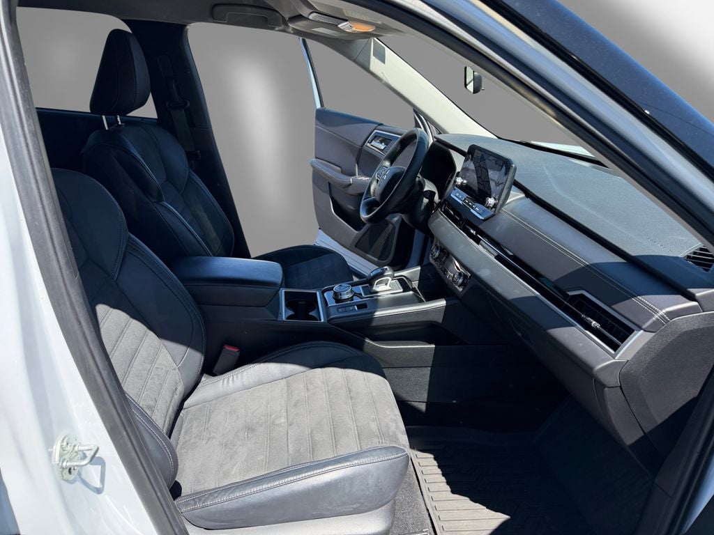 2023 Mitsubishi Outlander SE