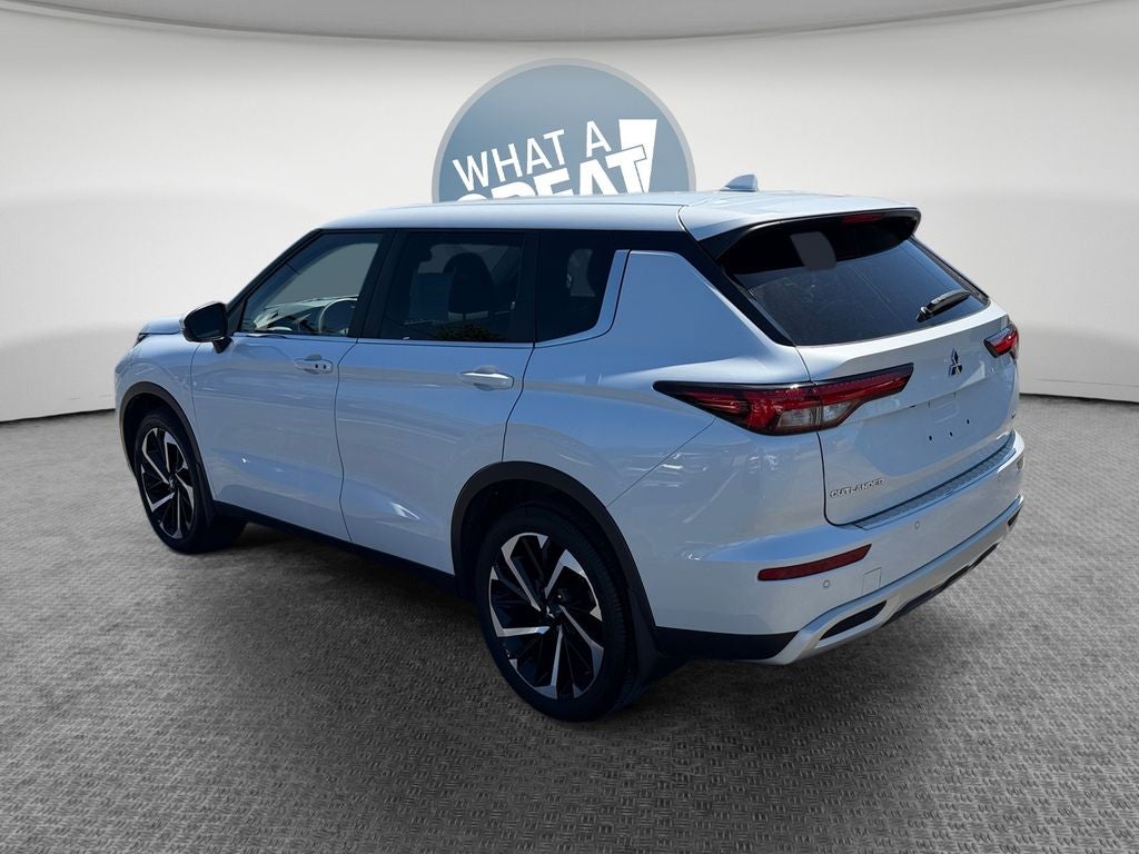 2023 Mitsubishi Outlander SE