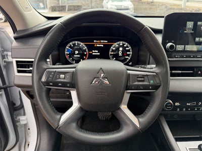 2023 Mitsubishi Outlander SE TECH PACKAGE