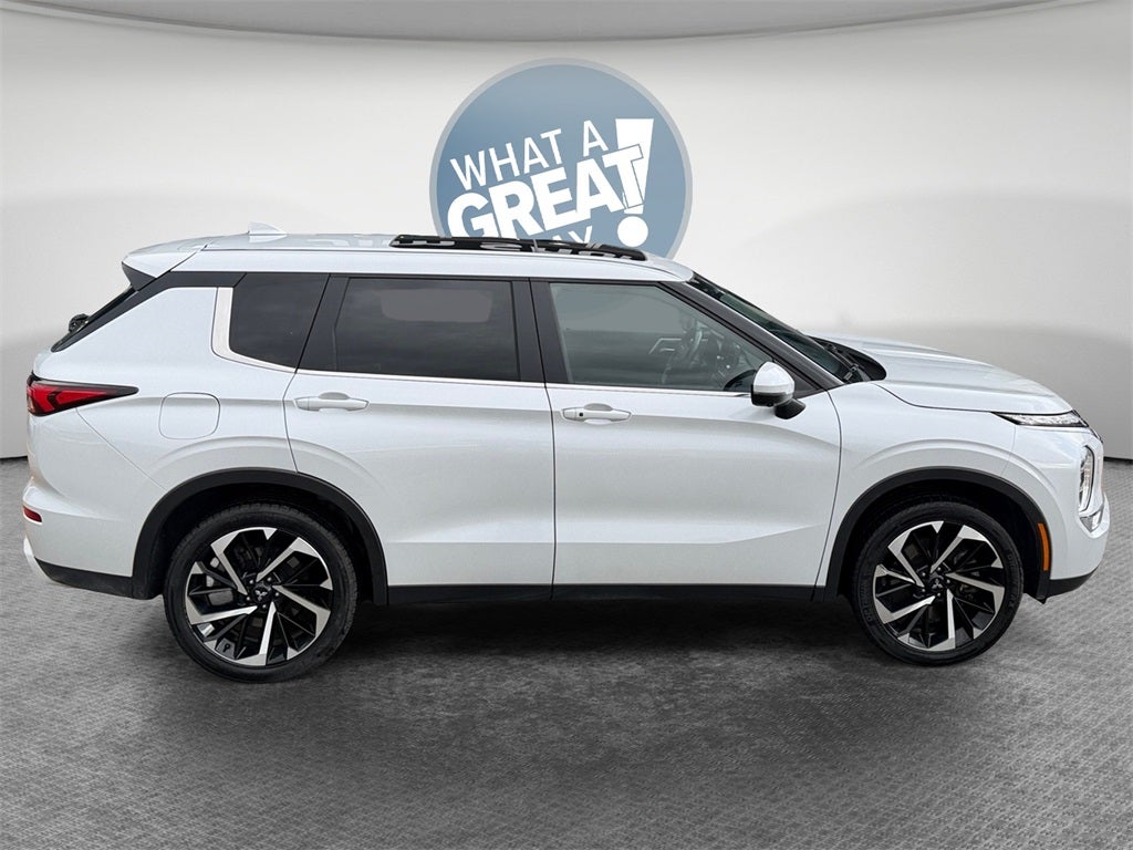 2023 Mitsubishi Outlander SE TECH PACKAGE