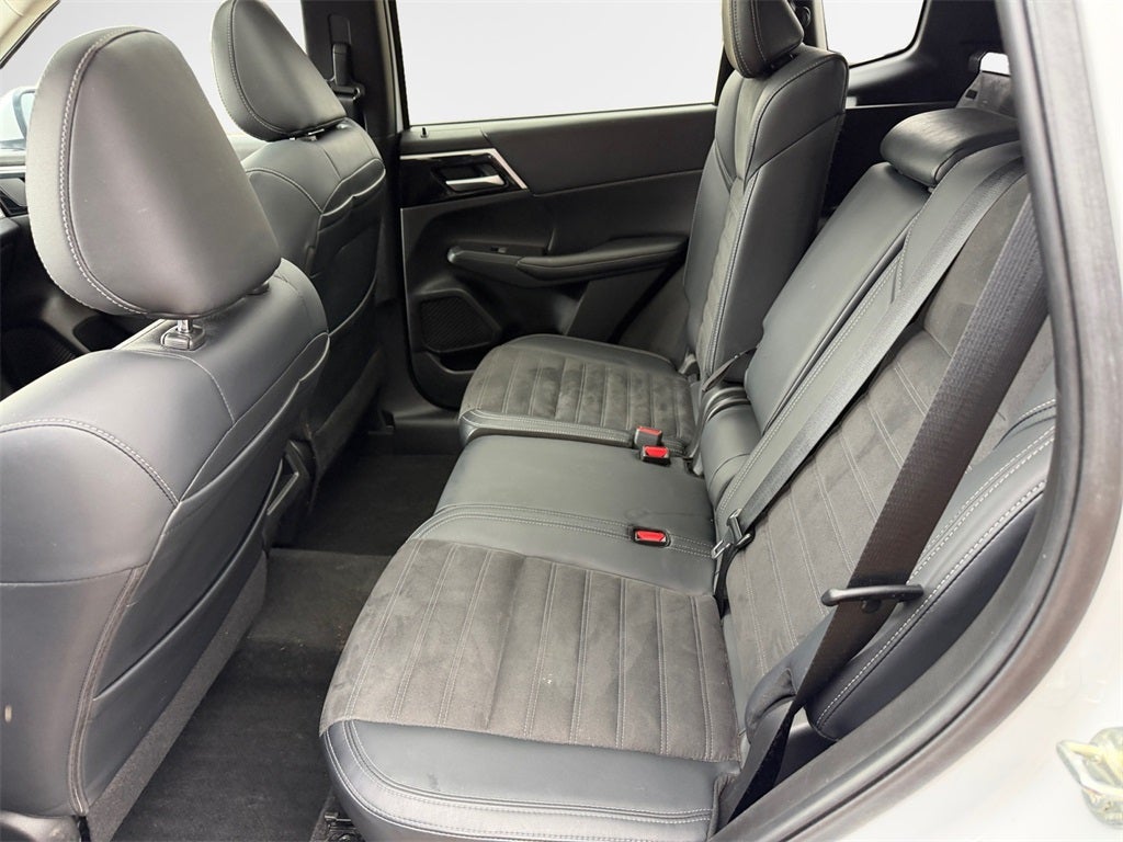 2023 Mitsubishi Outlander SE TECH PACKAGE