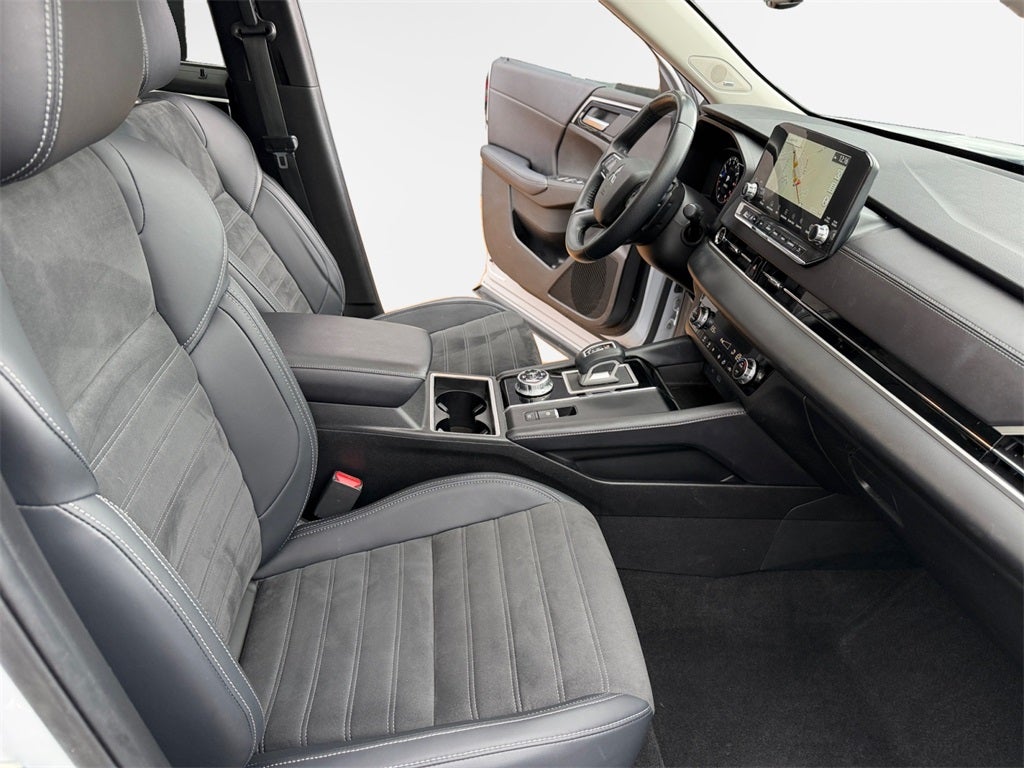 2023 Mitsubishi Outlander SE TECH PACKAGE