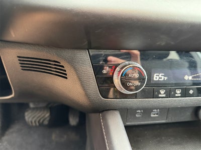 2023 Mitsubishi Outlander SE TECH PACKAGE