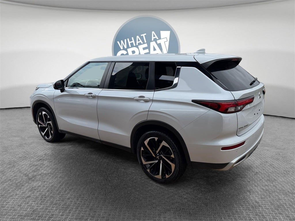 2023 Mitsubishi Outlander SE TECH PACKAGE