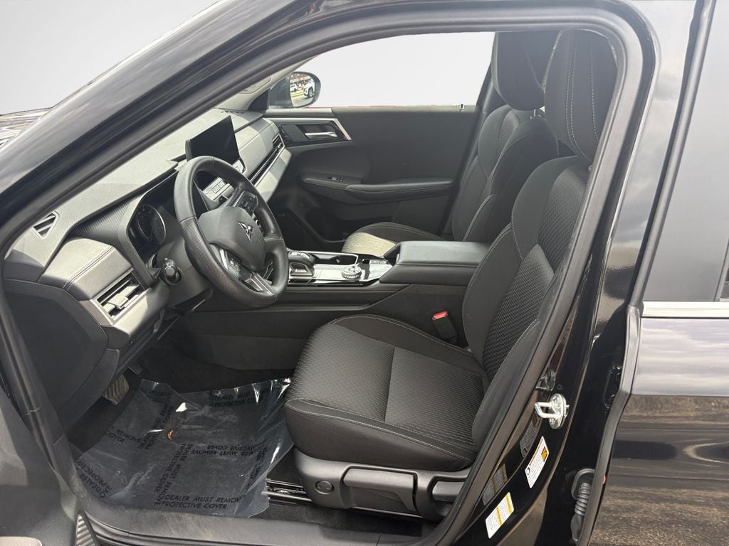2025 Mitsubishi Outlander ES