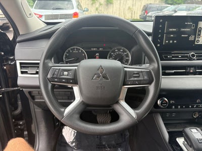 2025 Mitsubishi Outlander ES