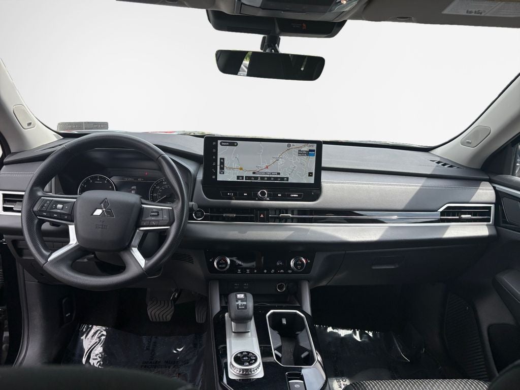 2025 Mitsubishi Outlander ES