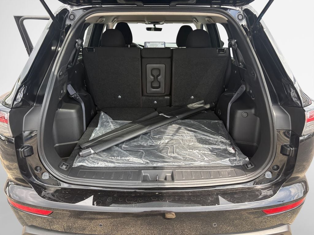 2025 Mitsubishi Outlander ES