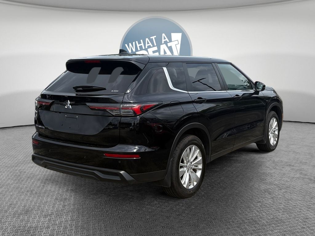 2025 Mitsubishi Outlander ES