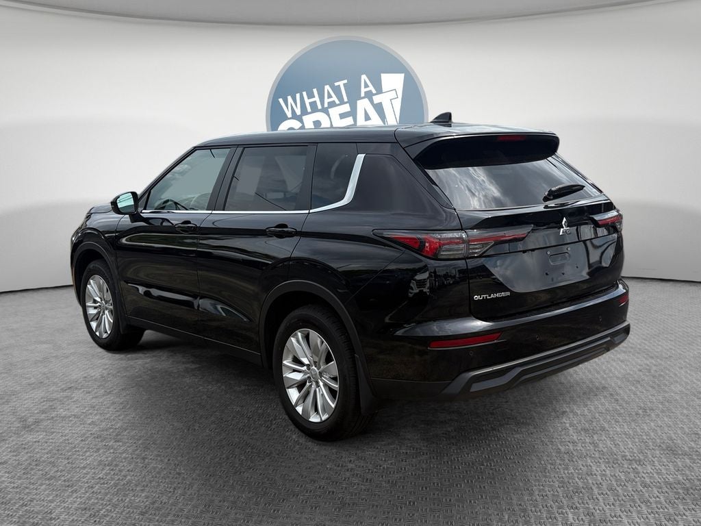 2025 Mitsubishi Outlander ES