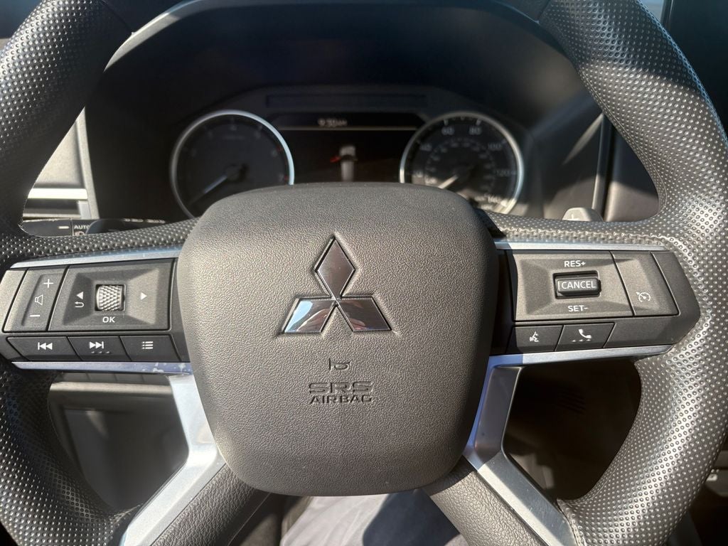 2026 Mitsubishi Outlander ES