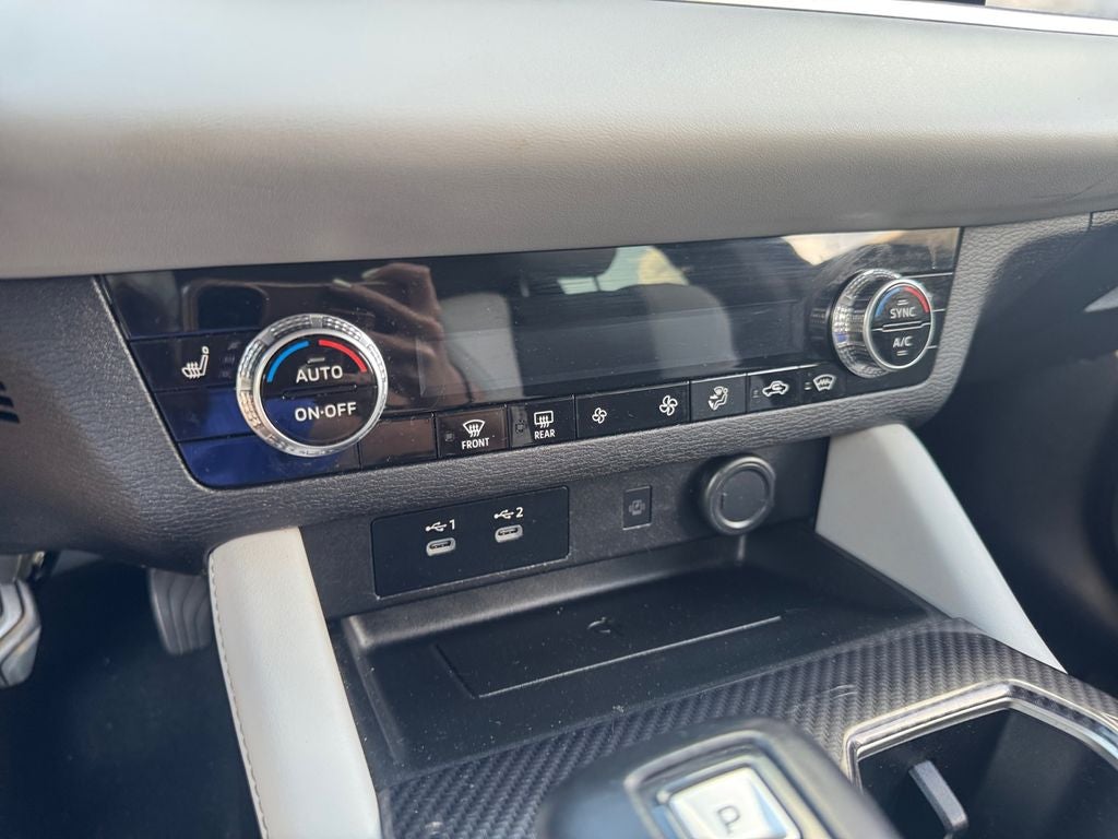 2025 Mitsubishi Outlander Base