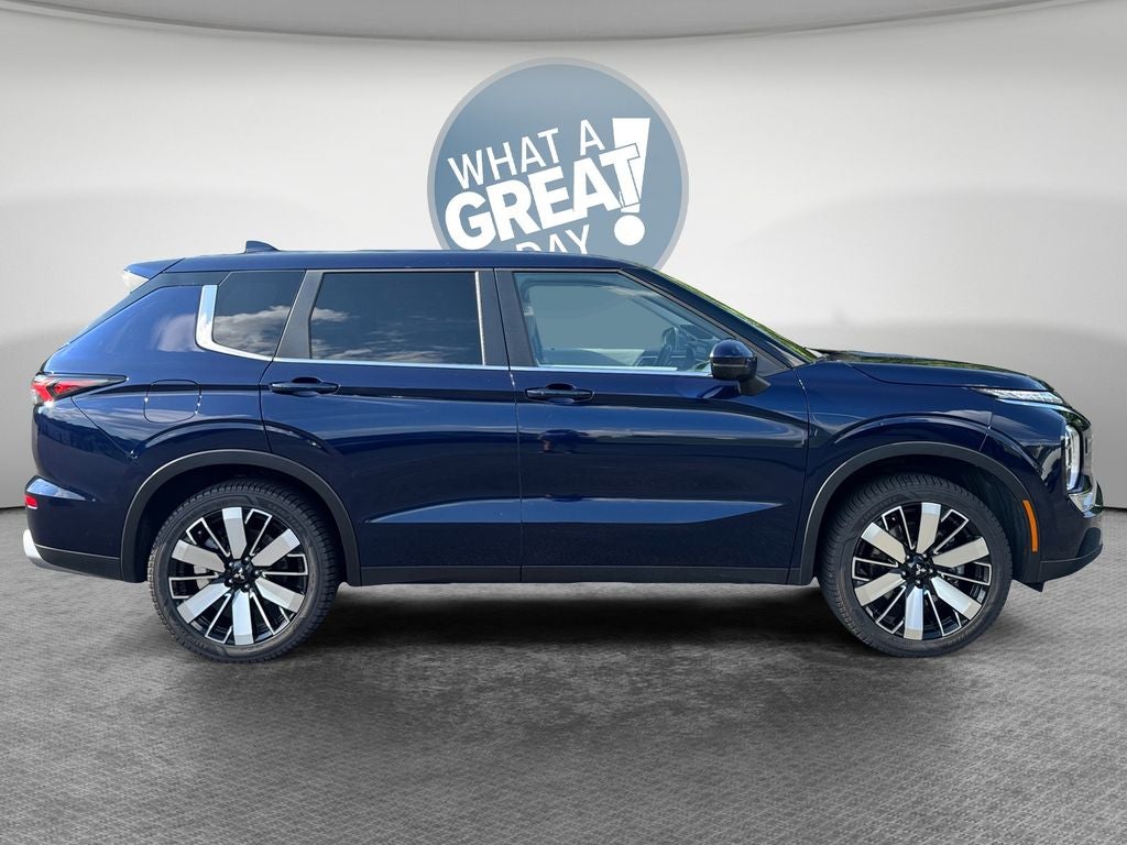 2025 Mitsubishi Outlander Base