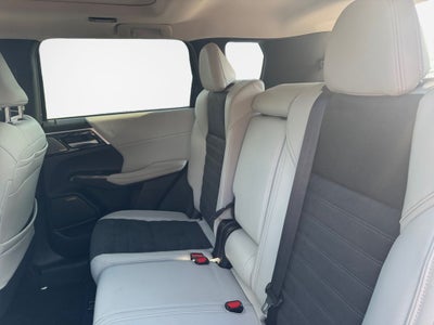2025 Mitsubishi Outlander Base