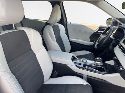 2025 Mitsubishi Outlander Base