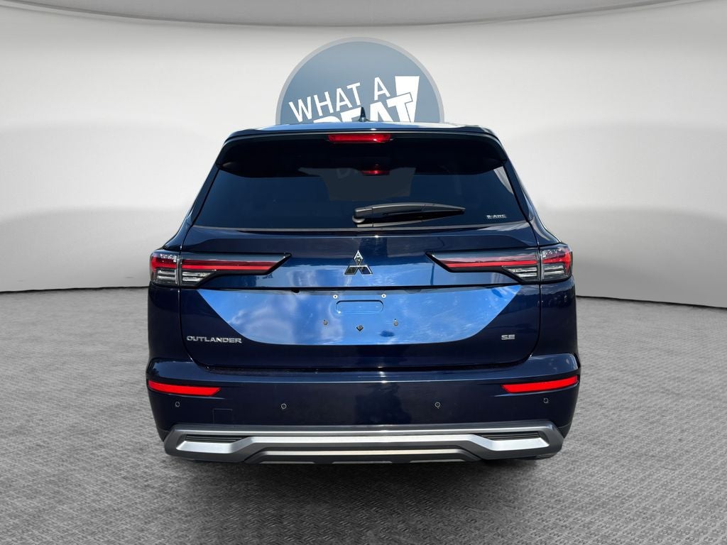 2025 Mitsubishi Outlander Base