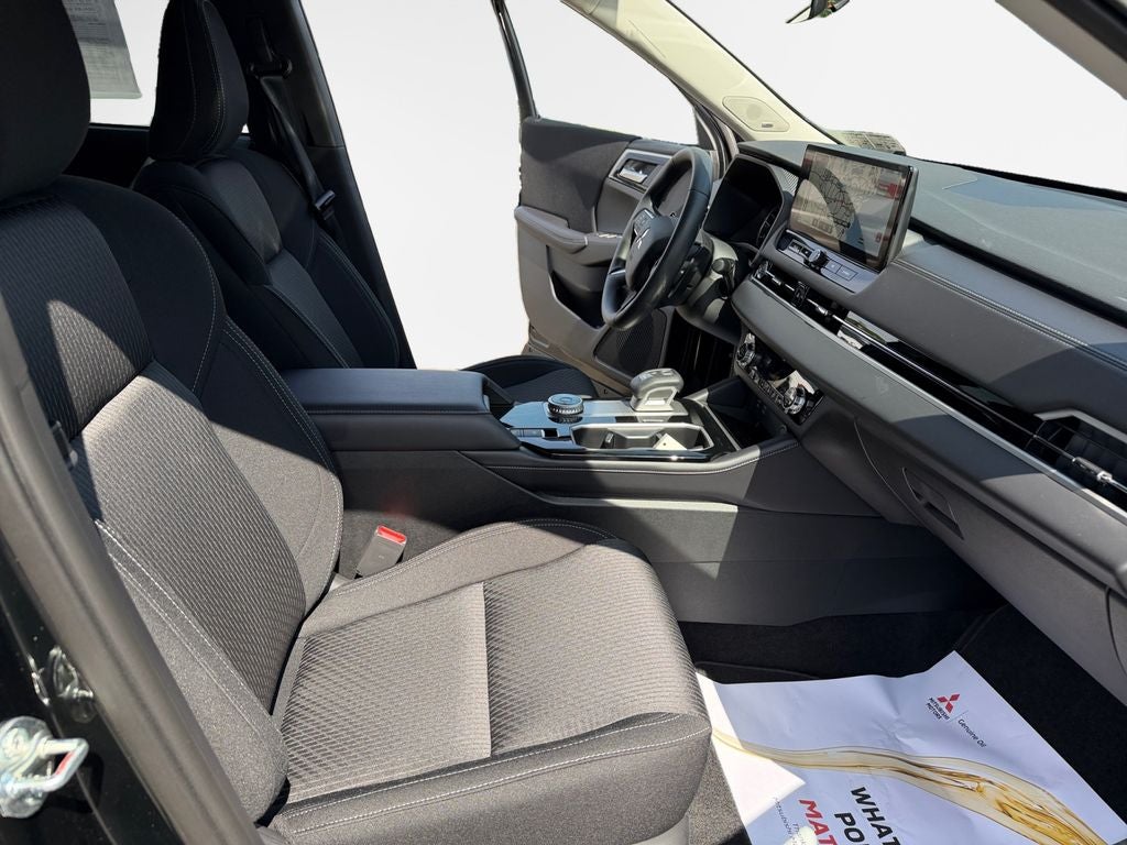 2026 Mitsubishi Outlander ES