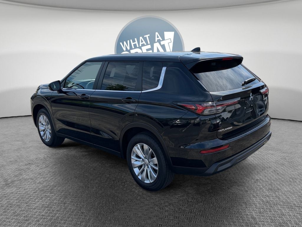 2026 Mitsubishi Outlander Base