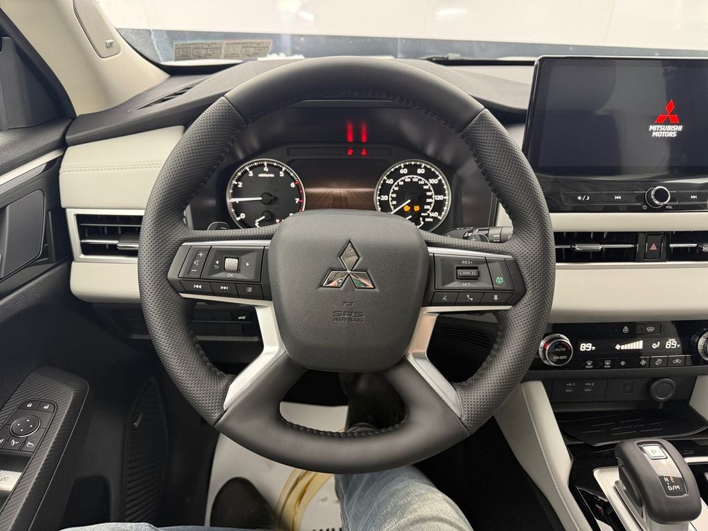 2026 Mitsubishi Outlander Base