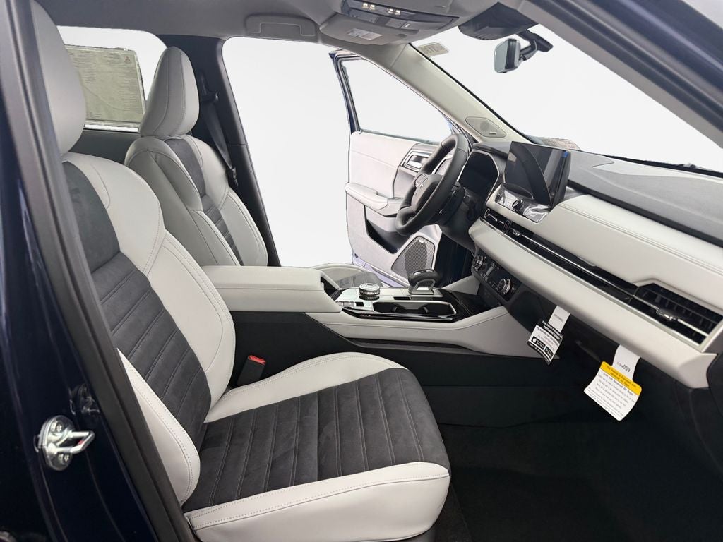 2026 Mitsubishi Outlander Base