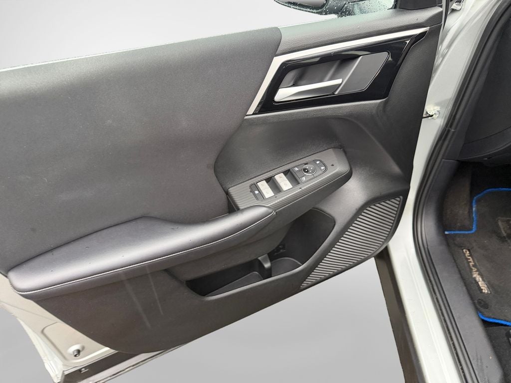 2025 Mitsubishi Outlander PHEV ES