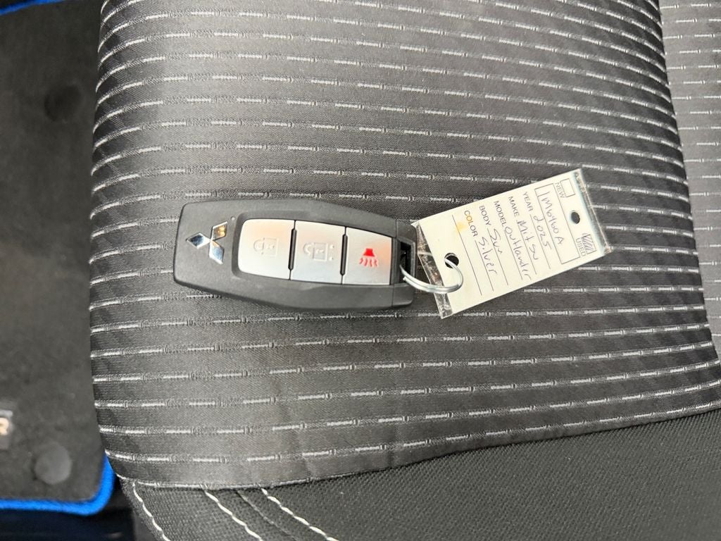 2025 Mitsubishi Outlander PHEV ES
