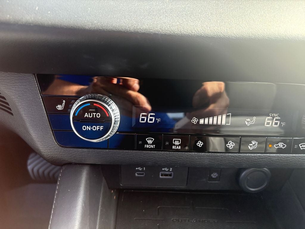 2025 Mitsubishi Outlander PHEV SE
